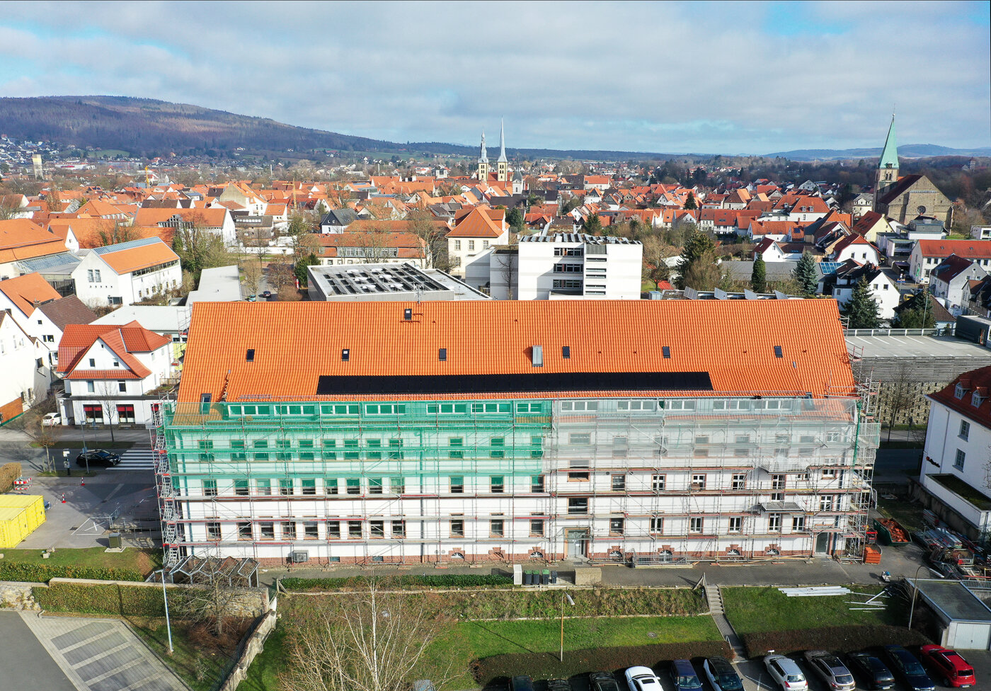 Photovaltaikanlage auf dem Dach des Finanzamts Lemgo 